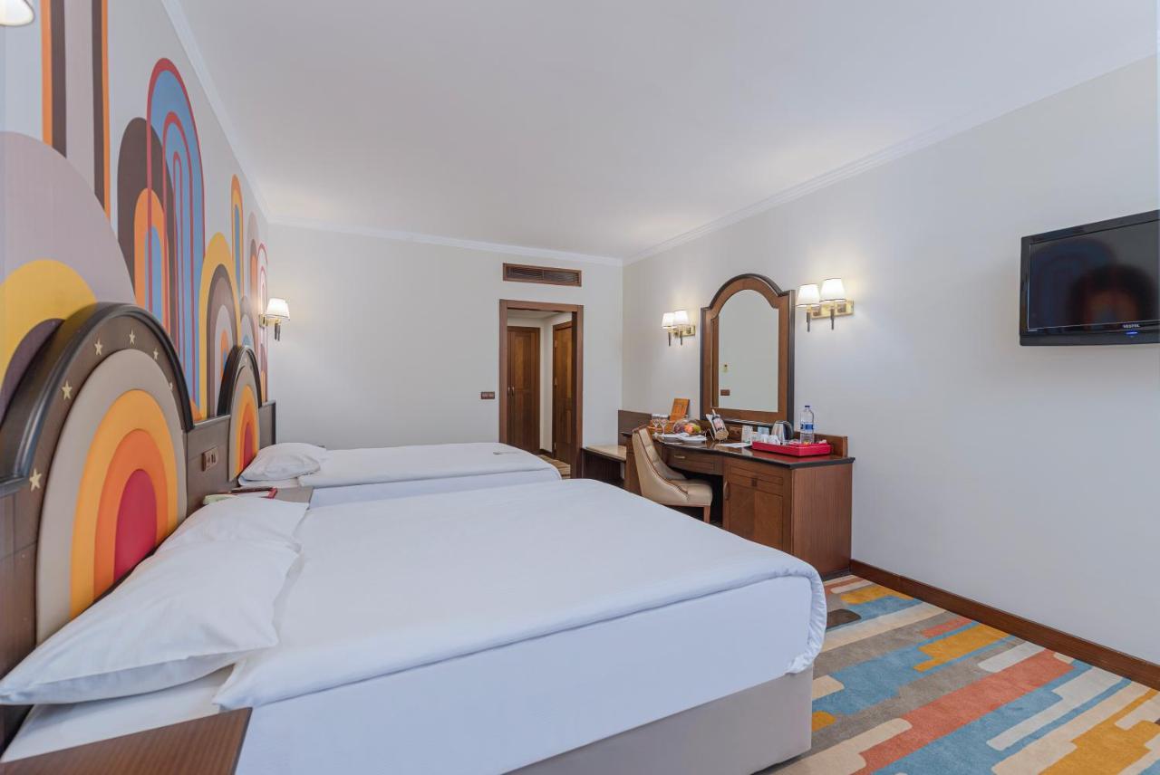Megasaray Westbeach Antalya - Ultra All Inclusive Bagian luar foto A room at the hotel