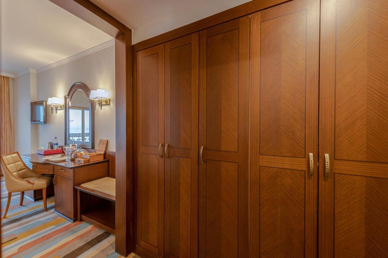 Megasaray Westbeach Antalya - Ultra All Inclusive Bagian luar foto A wardrobe