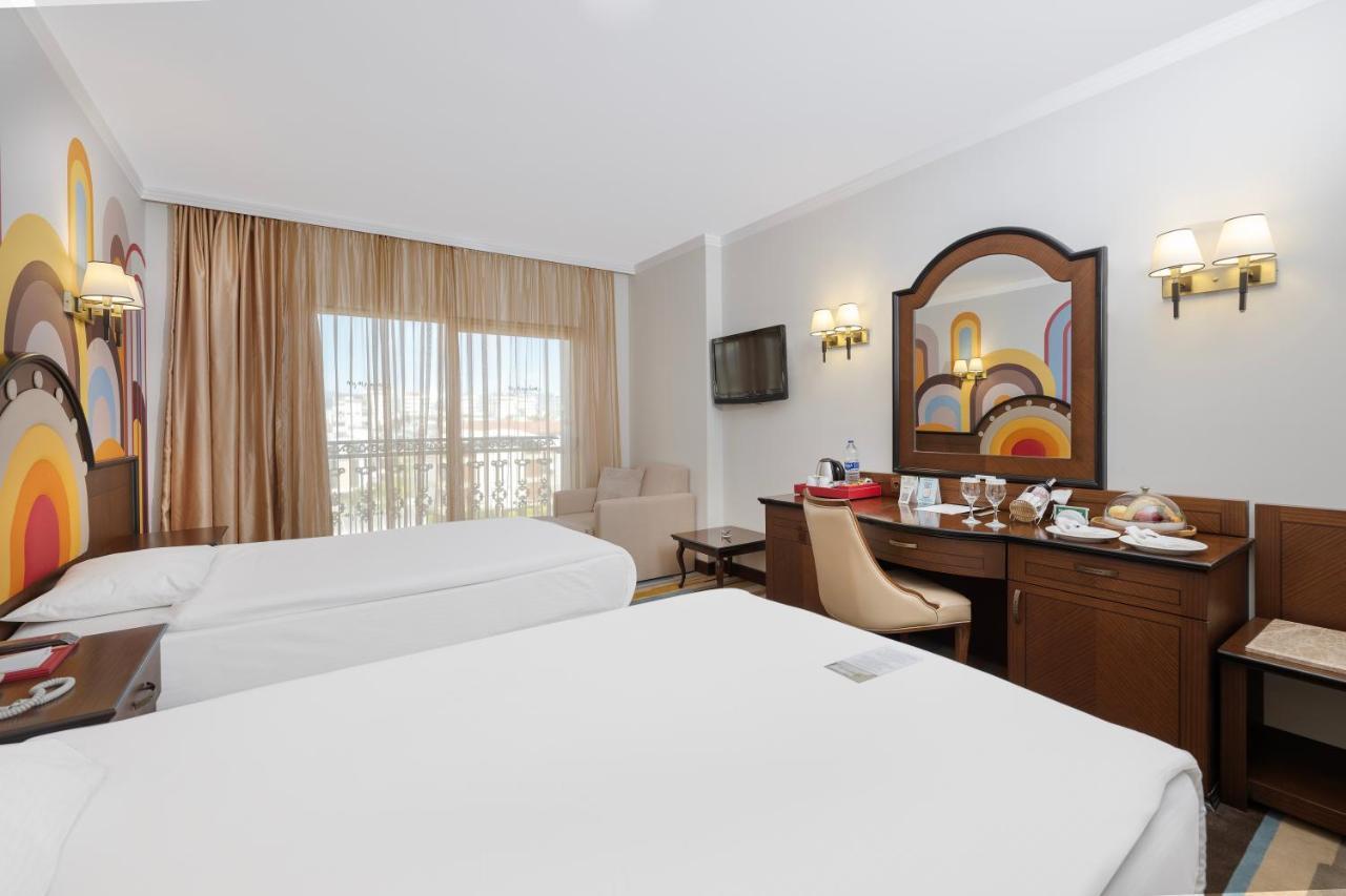 Megasaray Westbeach Antalya - Ultra All Inclusive Bagian luar foto A room at the hotel