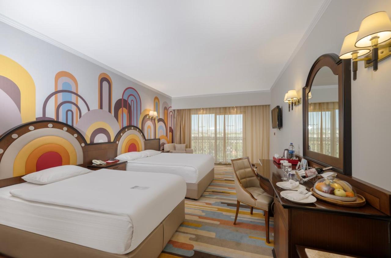 Megasaray Westbeach Antalya - Ultra All Inclusive Bagian luar foto A room at the hotel