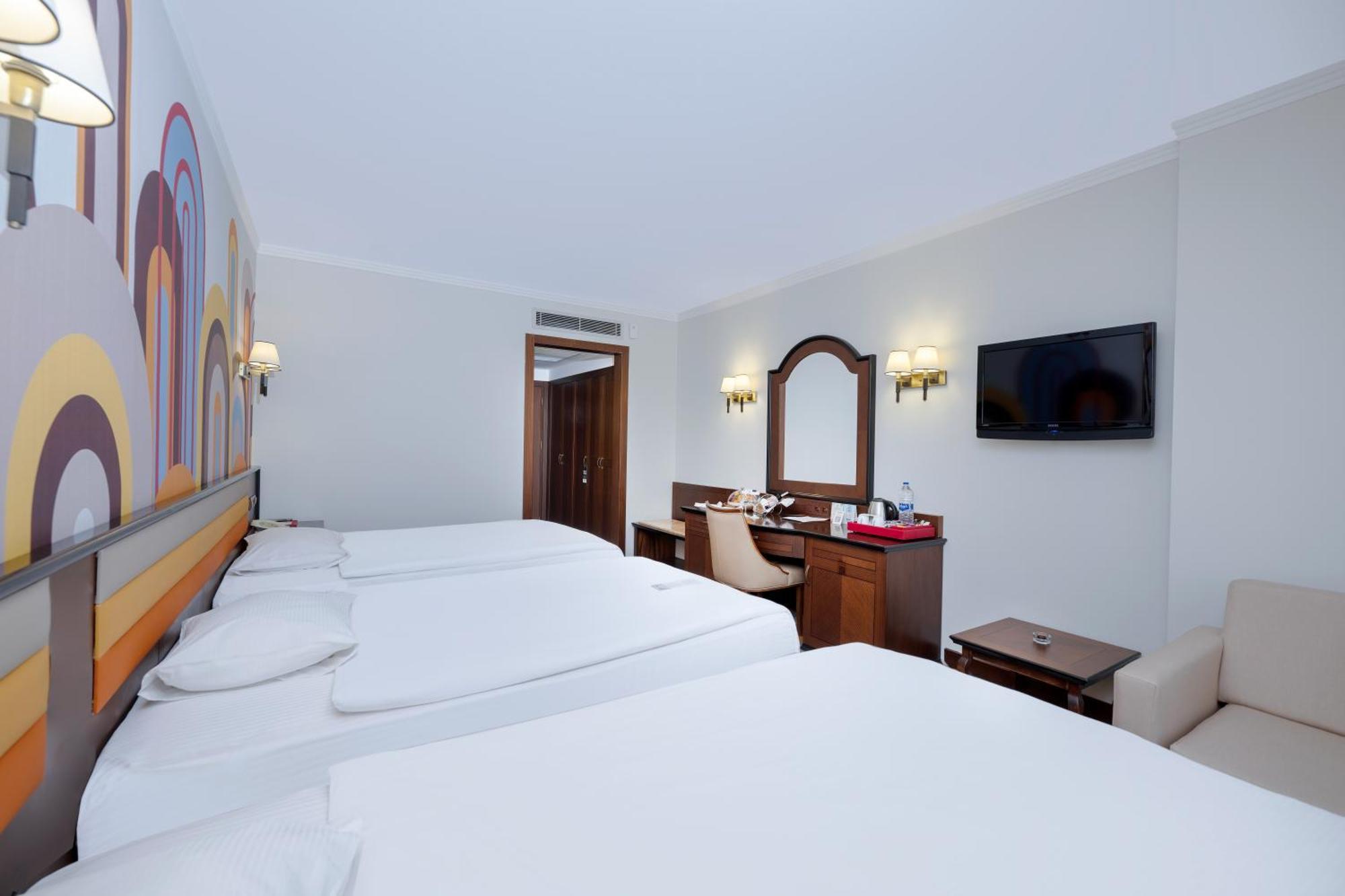 Megasaray Westbeach Antalya - Ultra All Inclusive Bagian luar foto A room at the hotel